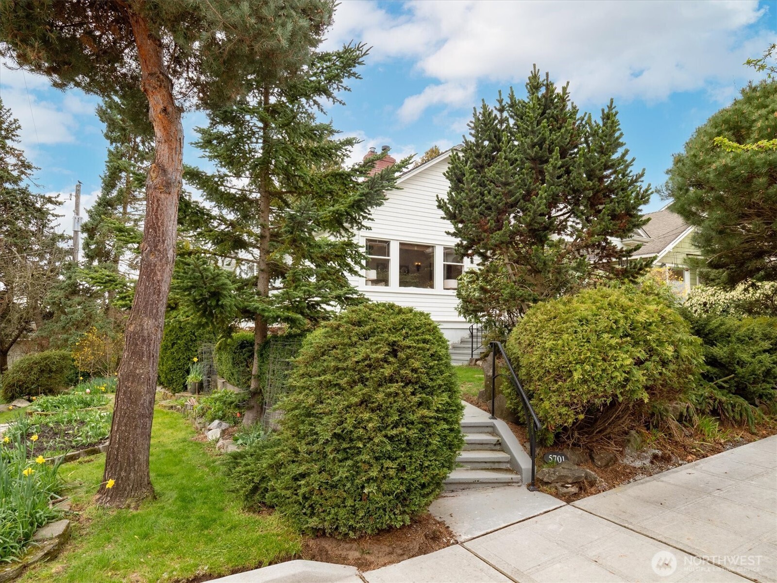 5701 30th Avenue NE