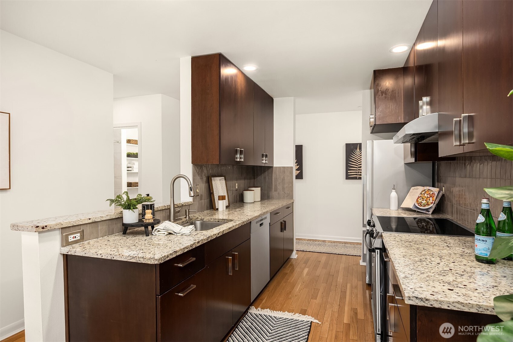 600 Malden Avenue E Unit: 102