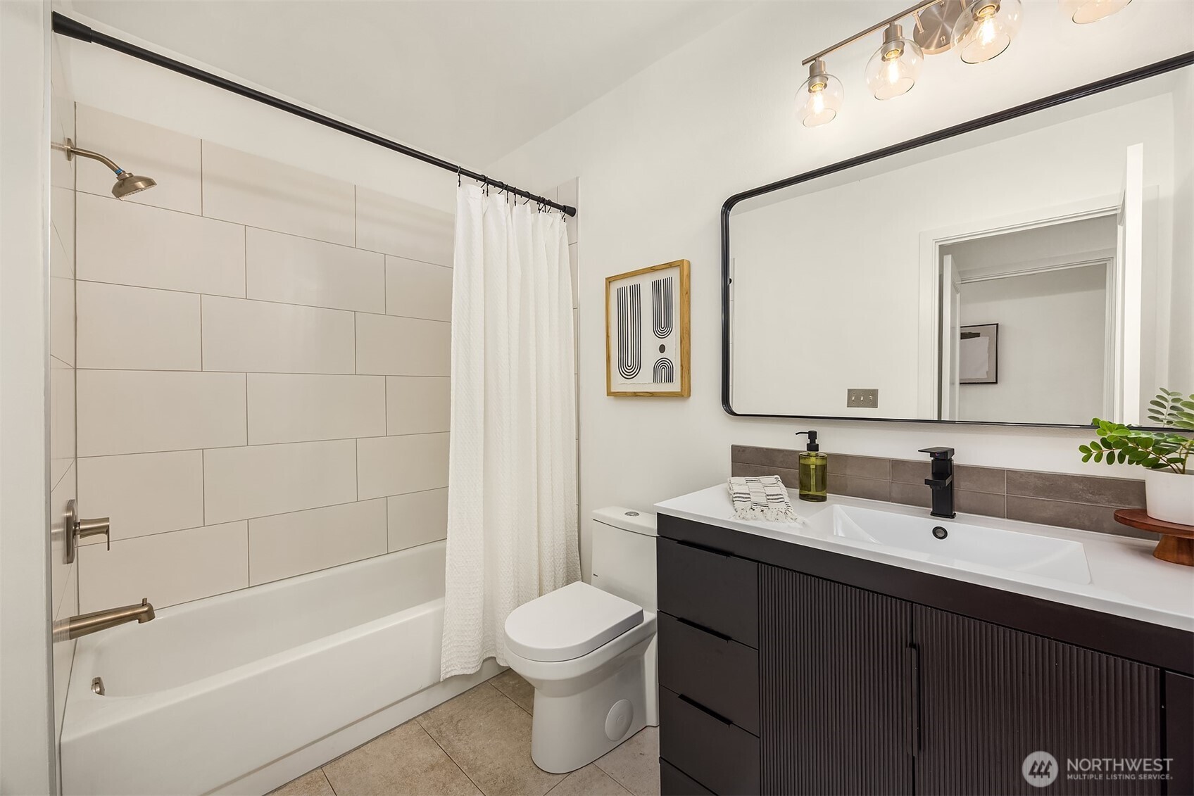 600 Malden Avenue E Unit: 102