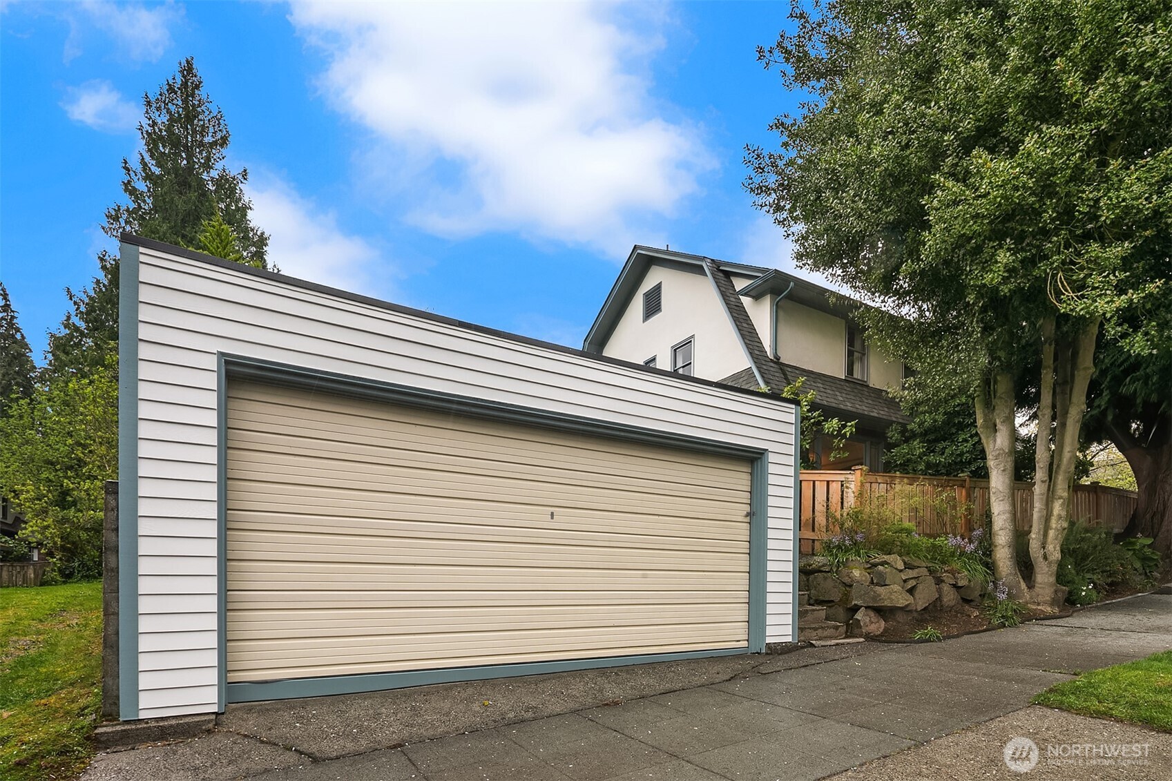 6058 34th Avenue NE