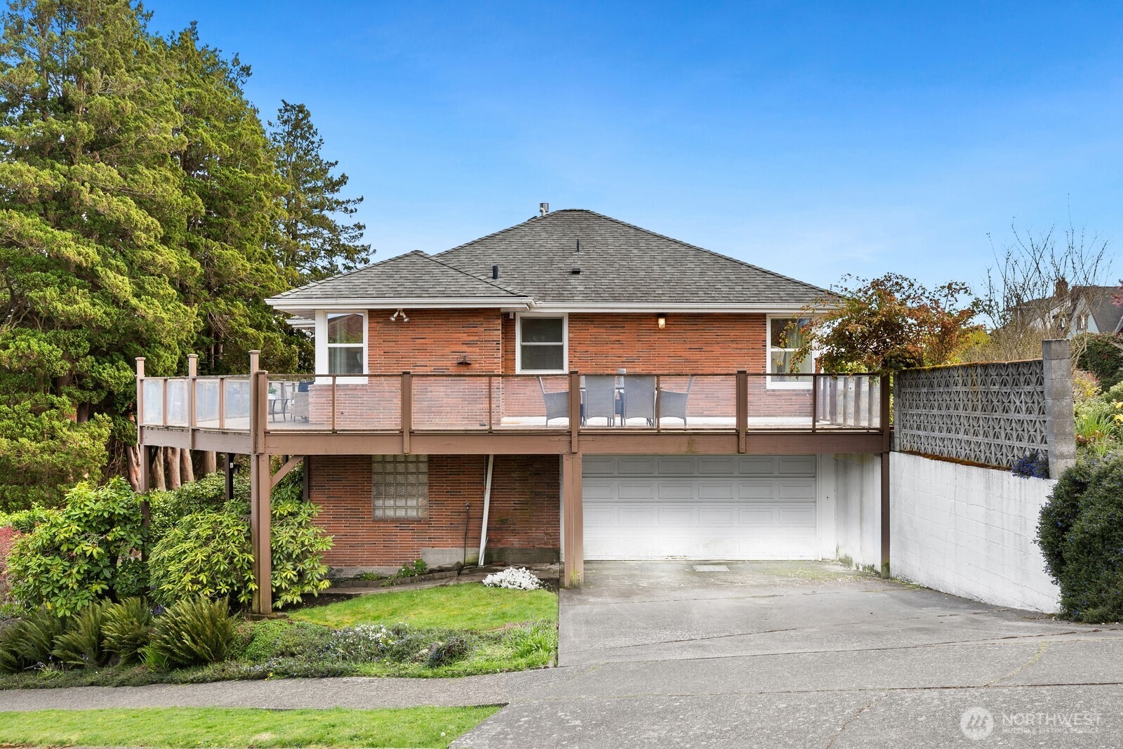 2462 36th Avenue W