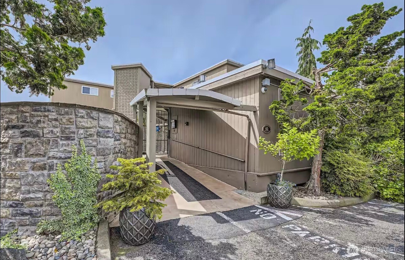 65 Kirkland Avenue Unit: 302