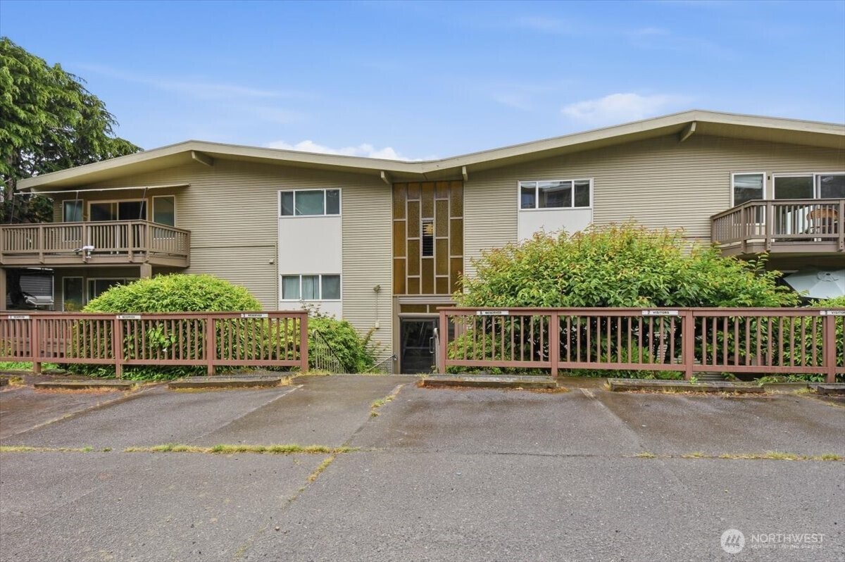 2552 14th Avenue W Unit: 203