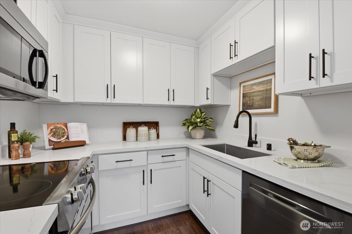 2552 14th Avenue W Unit: 203