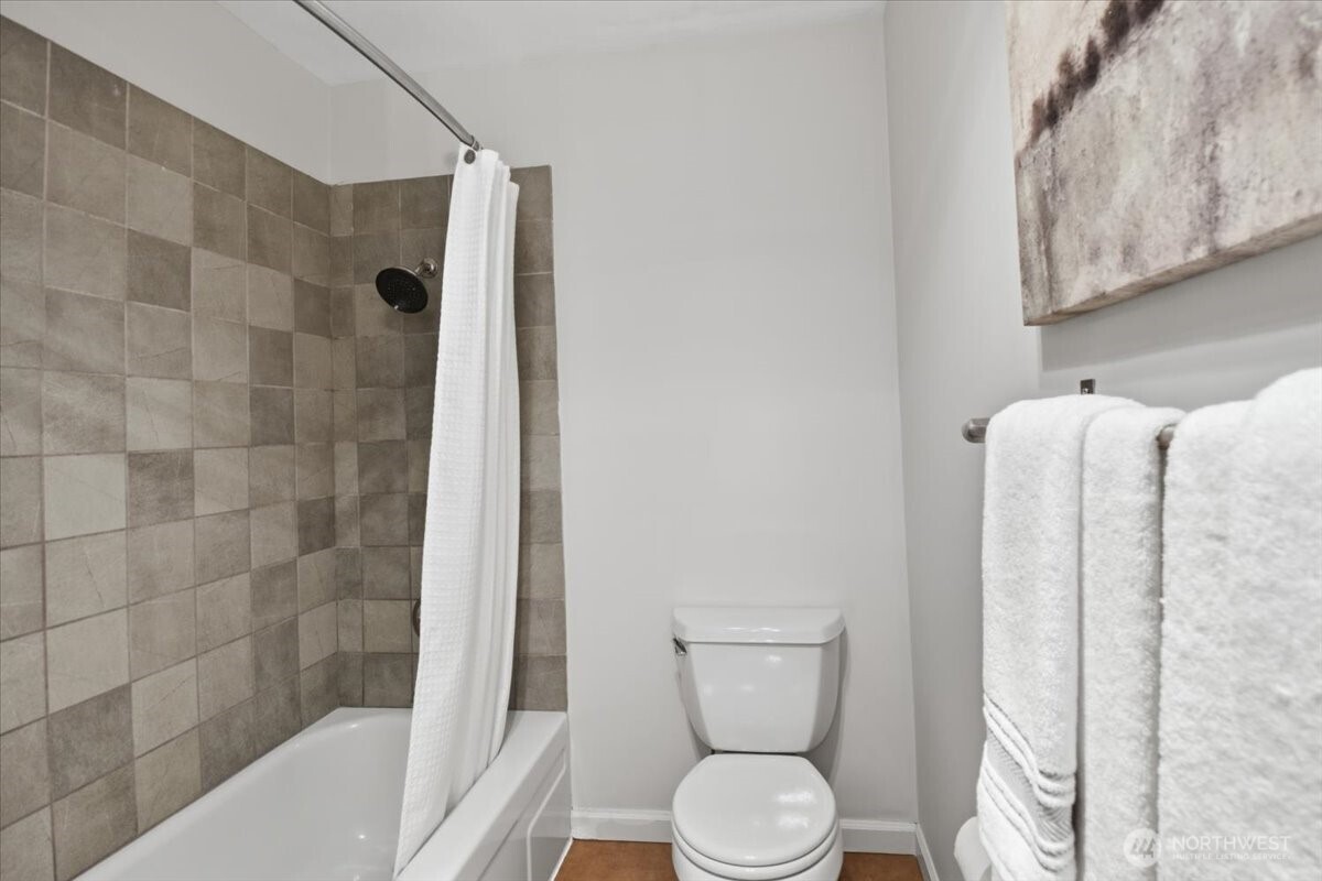 2552 14th Avenue W Unit: 203