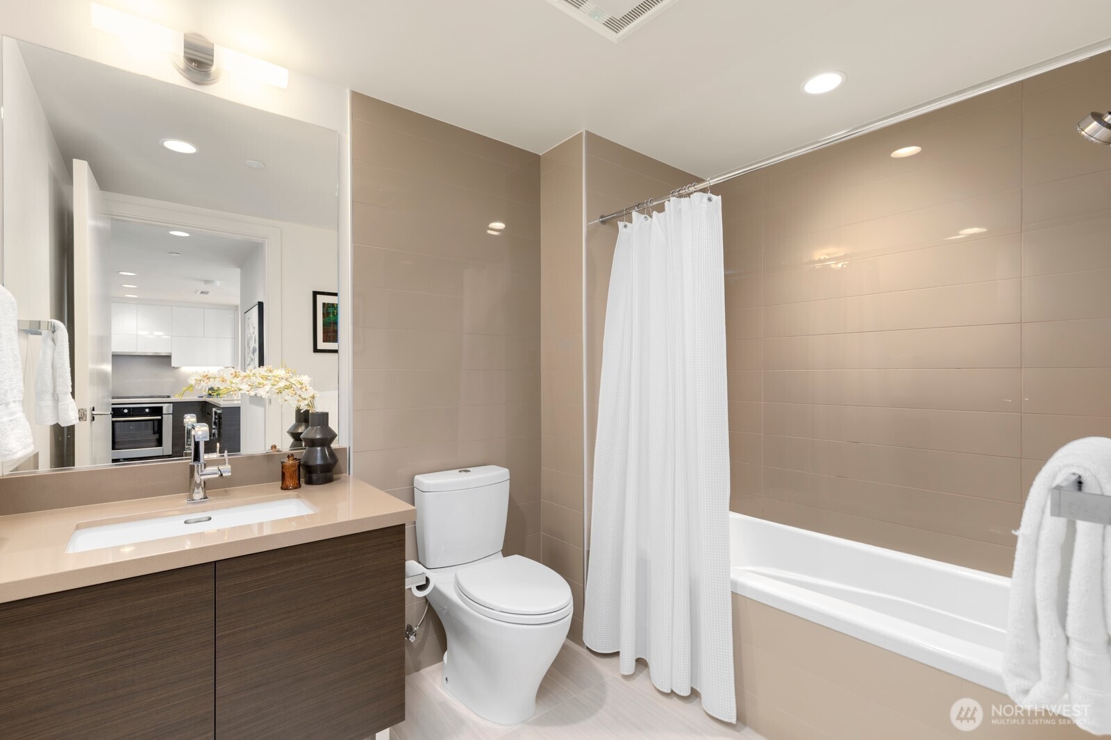 588 Bell Street Unit: 2102S