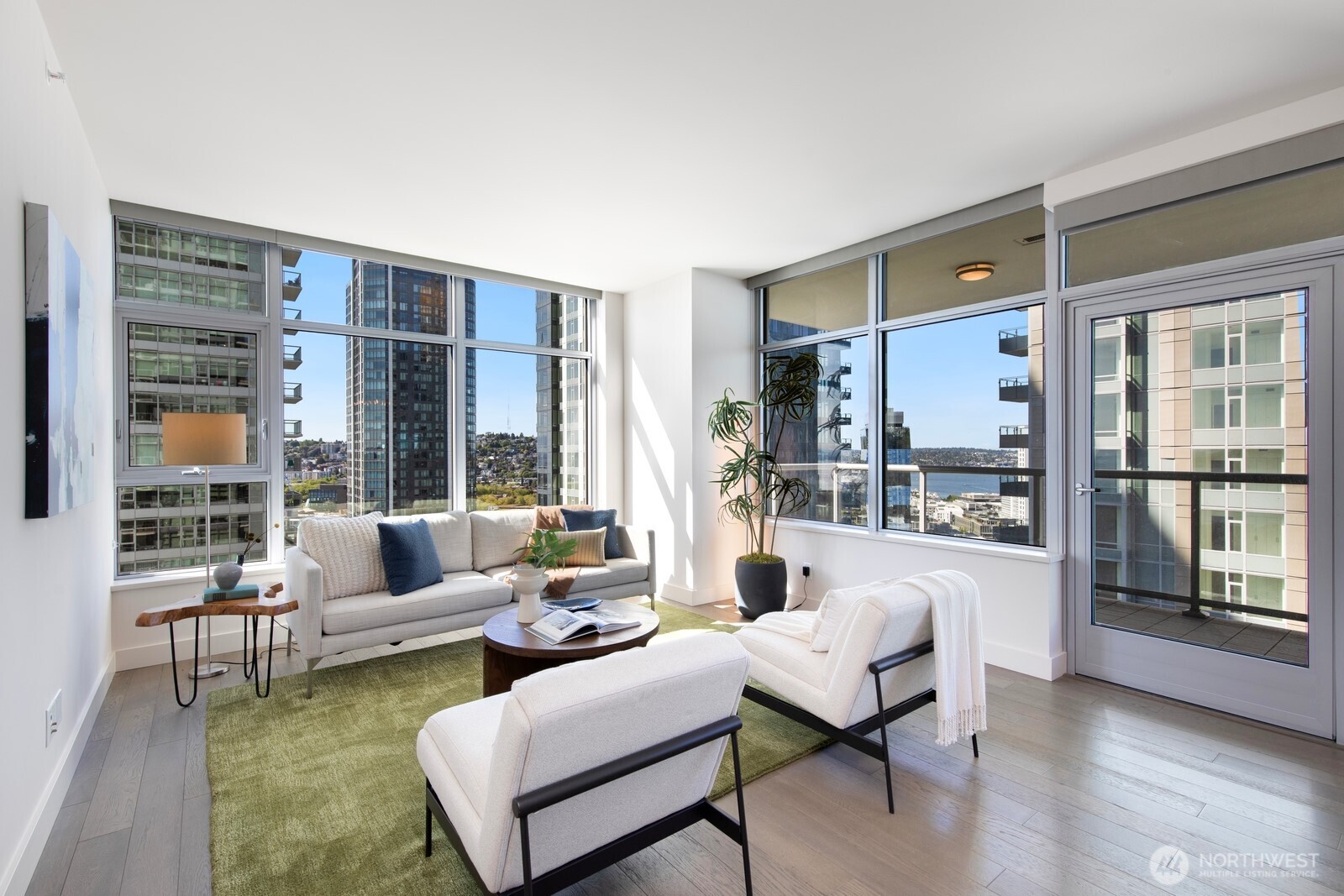 588 Bell Street Unit: 2102S