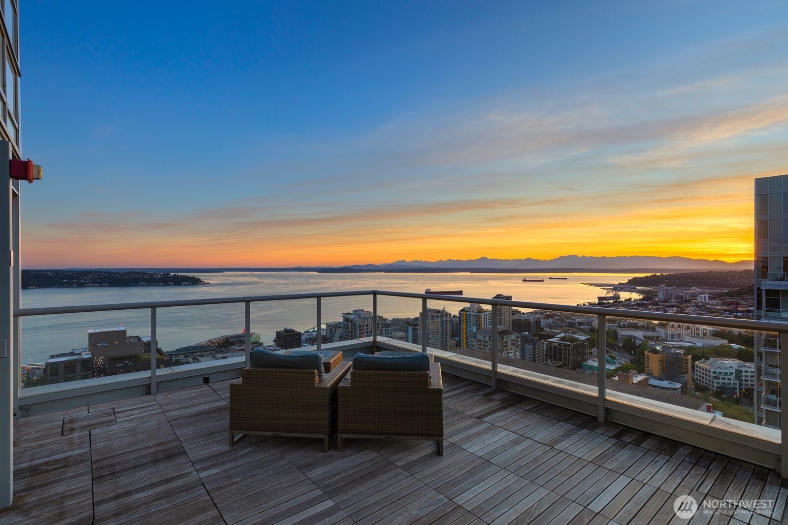 588 Bell Street Unit: 2102S