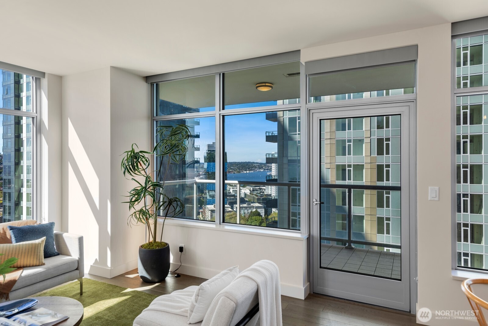 588 Bell Street Unit: 2102S