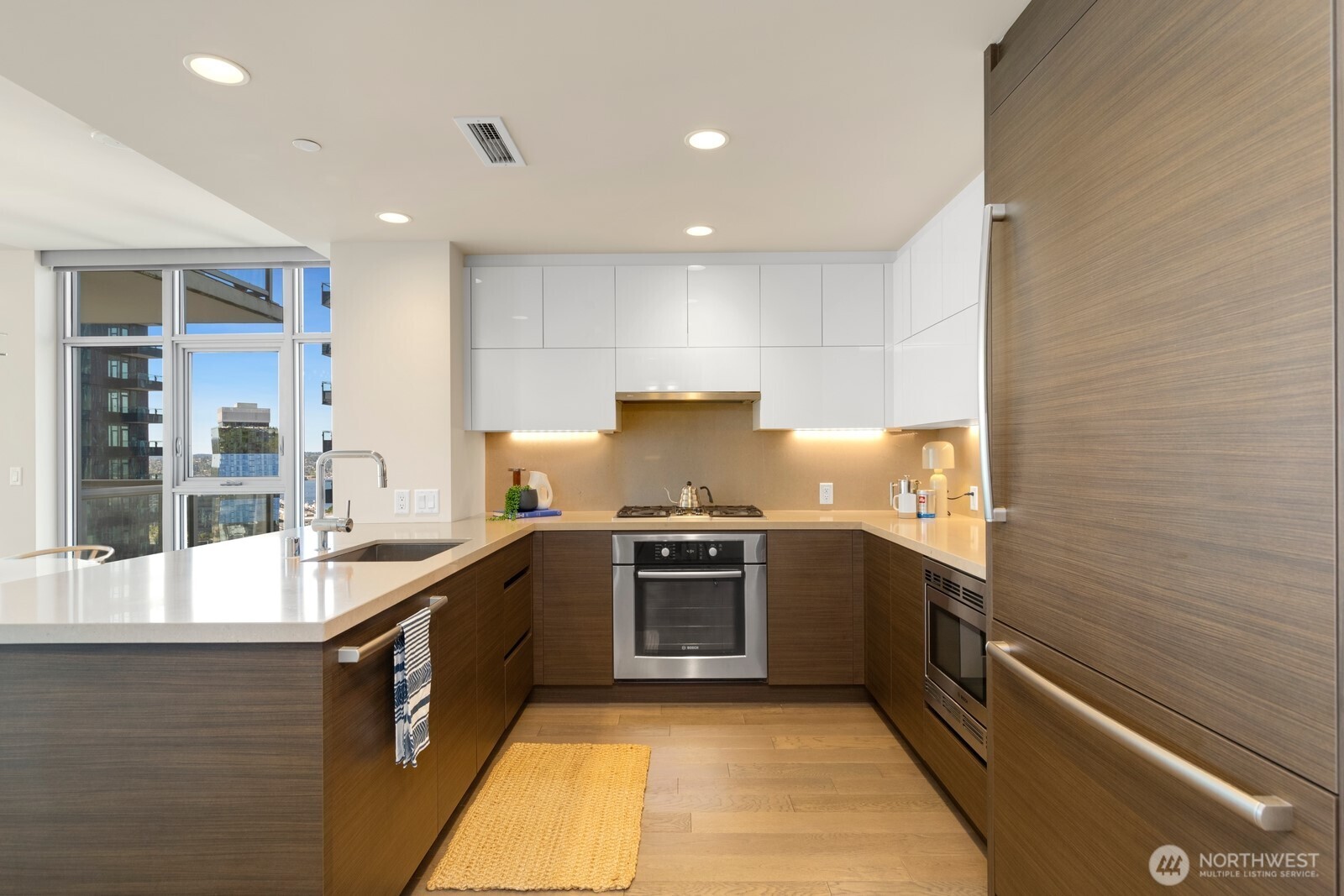 588 Bell Street Unit: 2102S