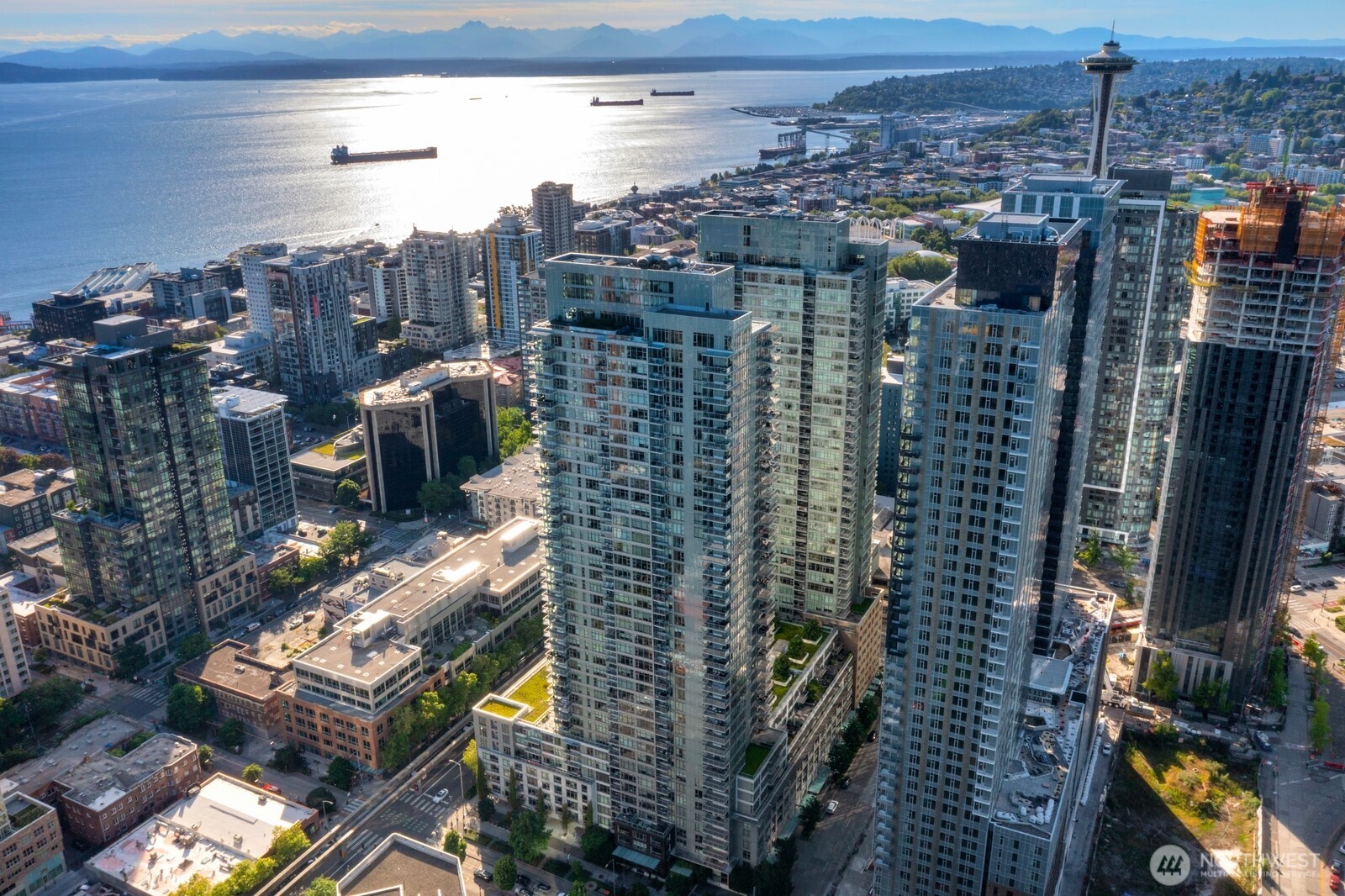 588 Bell Street Unit: 2102S