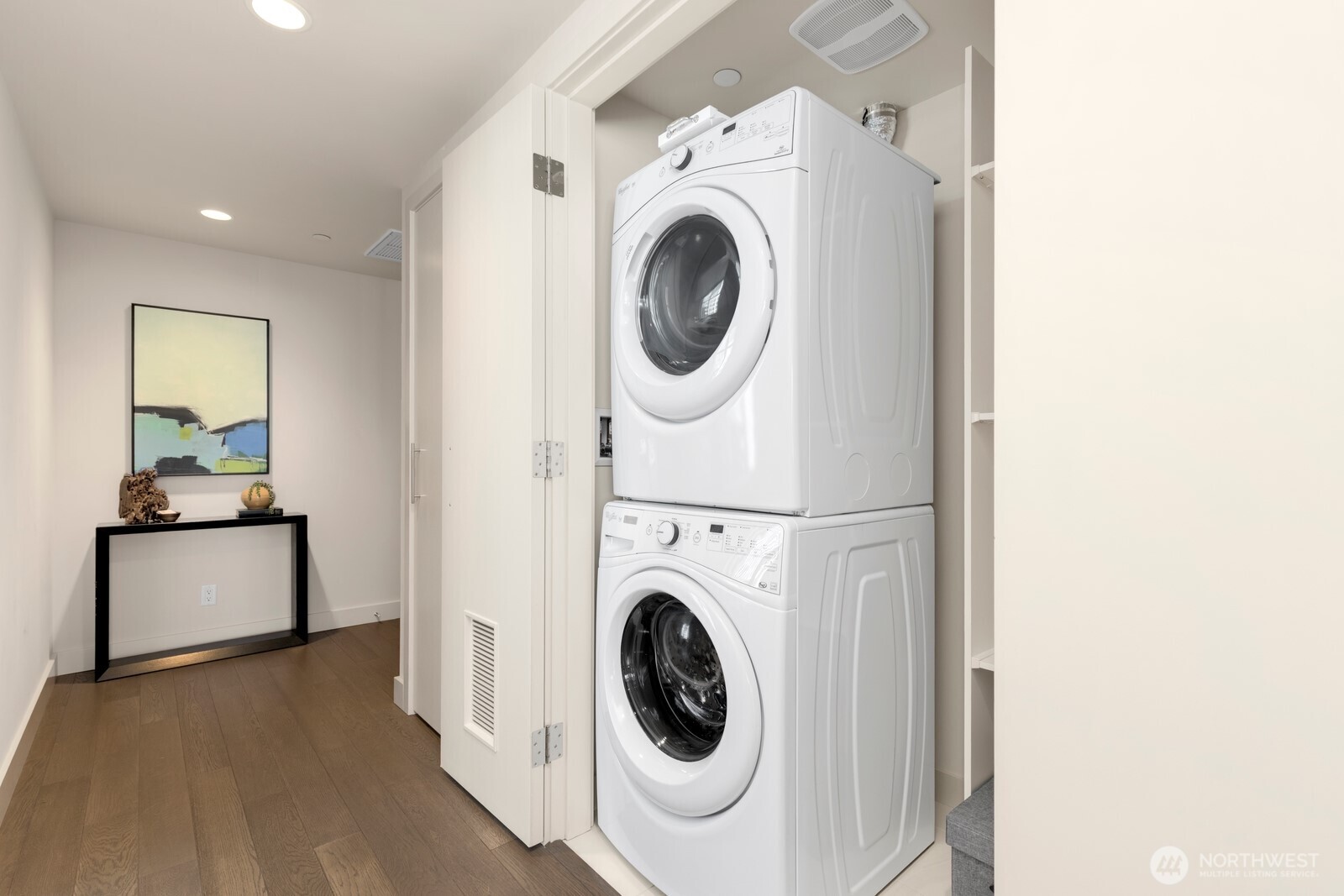 588 Bell Street Unit: 2102S