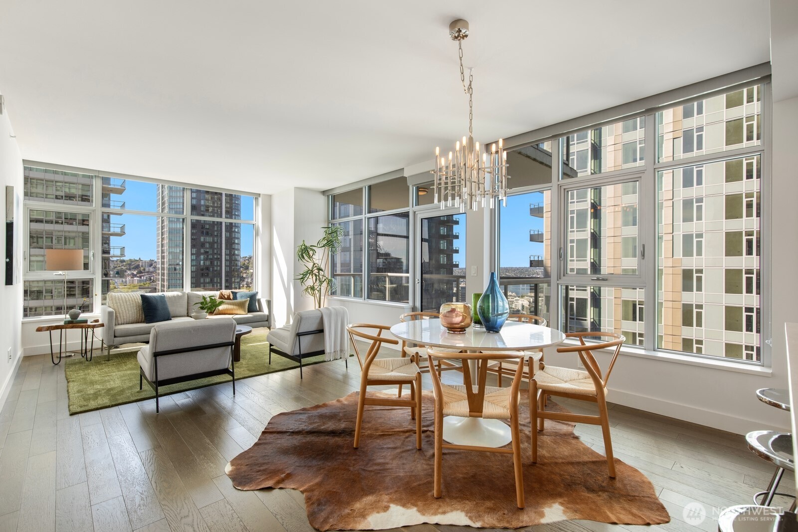 588 Bell Street Unit: 2102S