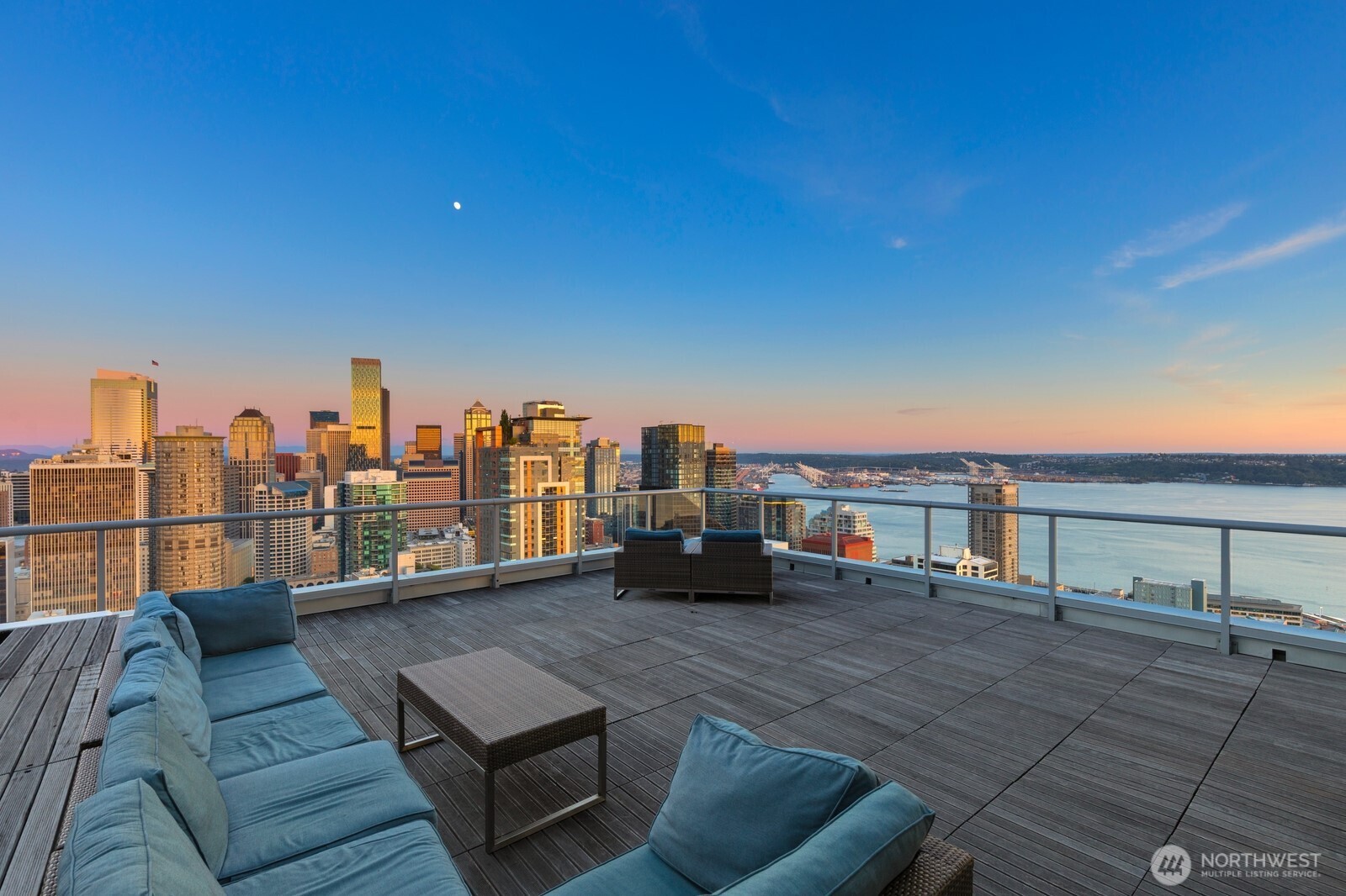 588 Bell Street Unit: 2102S