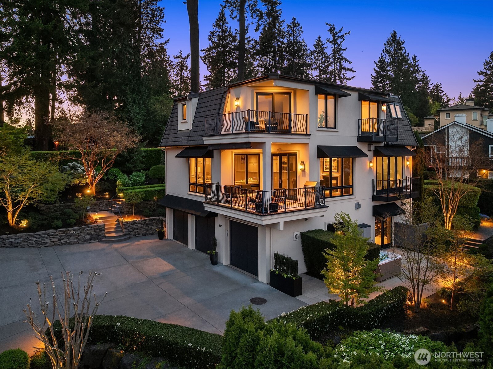 232 Overlake Drive E