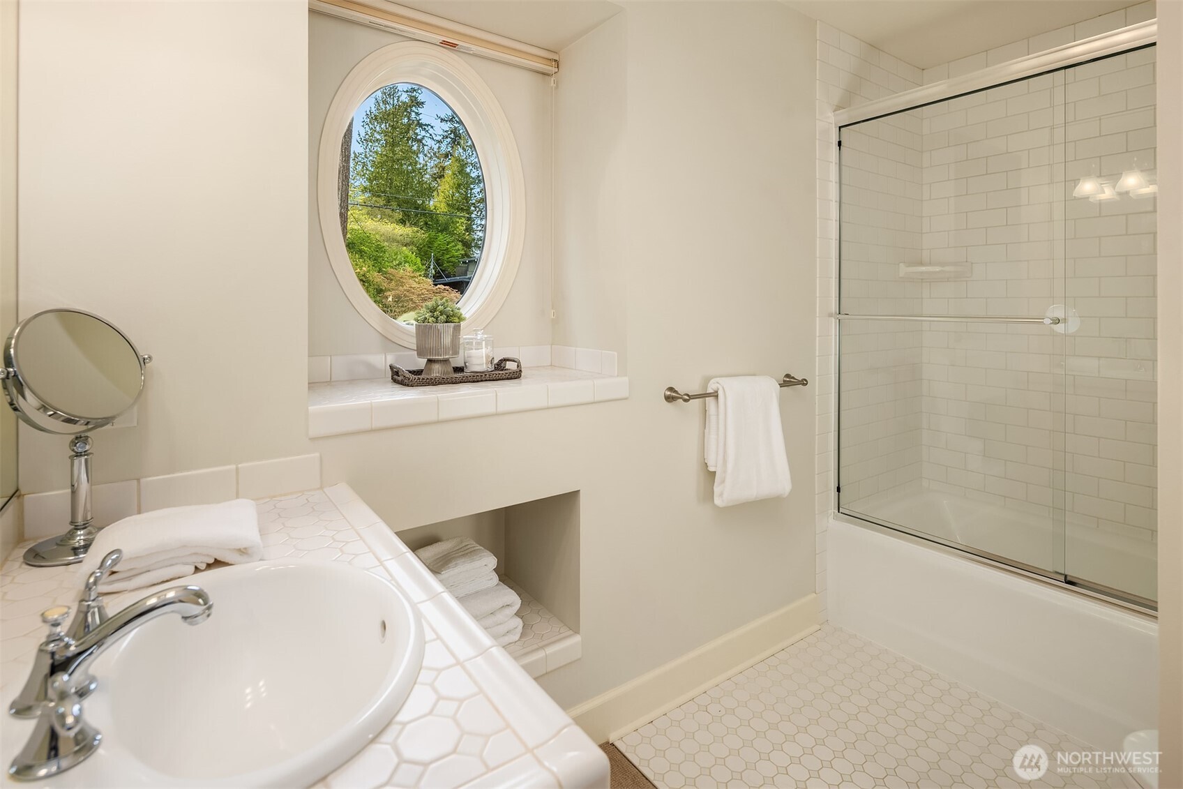 232 Overlake Drive E