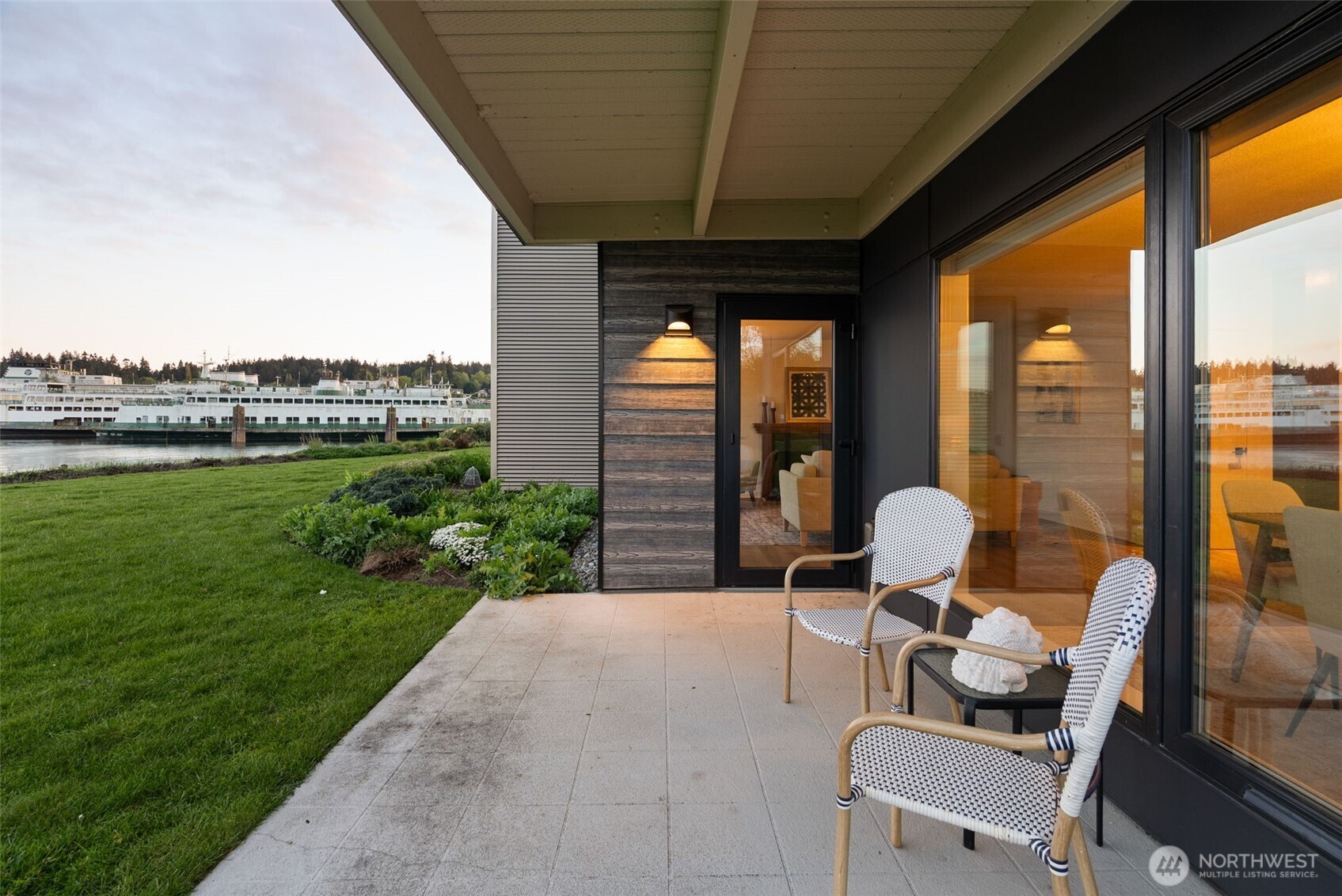 428 Harborview Drive SE