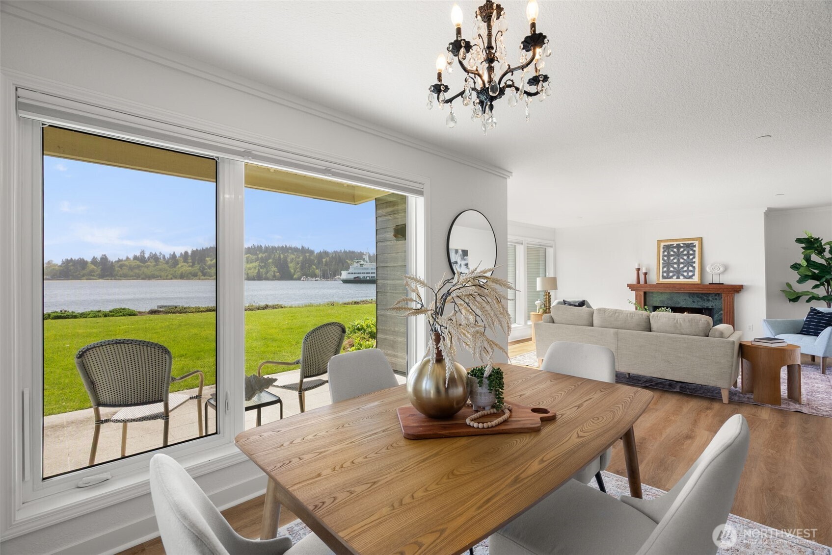 428 Harborview Drive SE