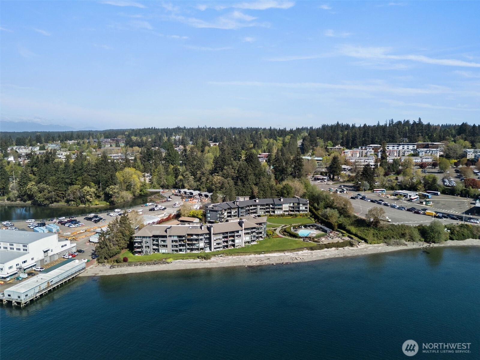 428 Harborview Drive SE