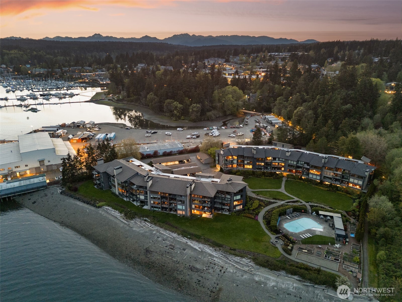 428 Harborview Drive SE