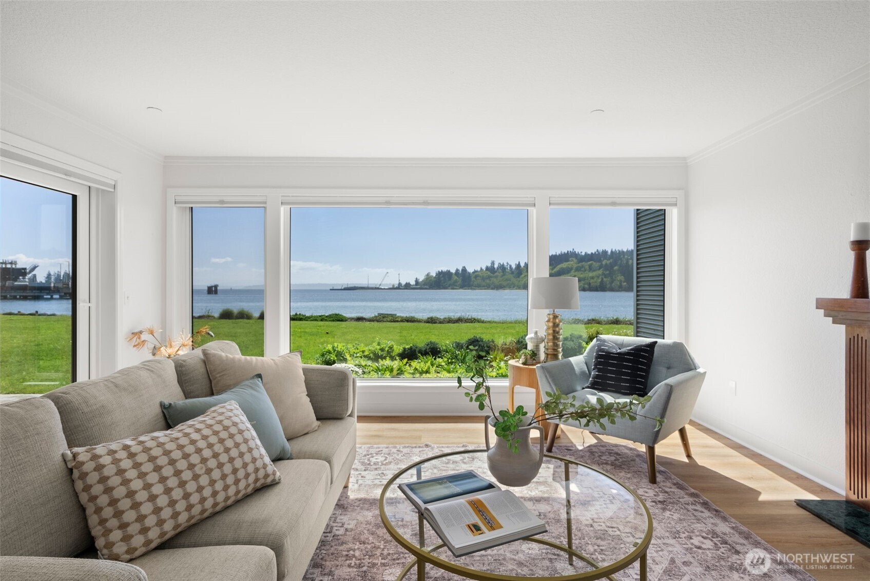 428 Harborview Drive SE
