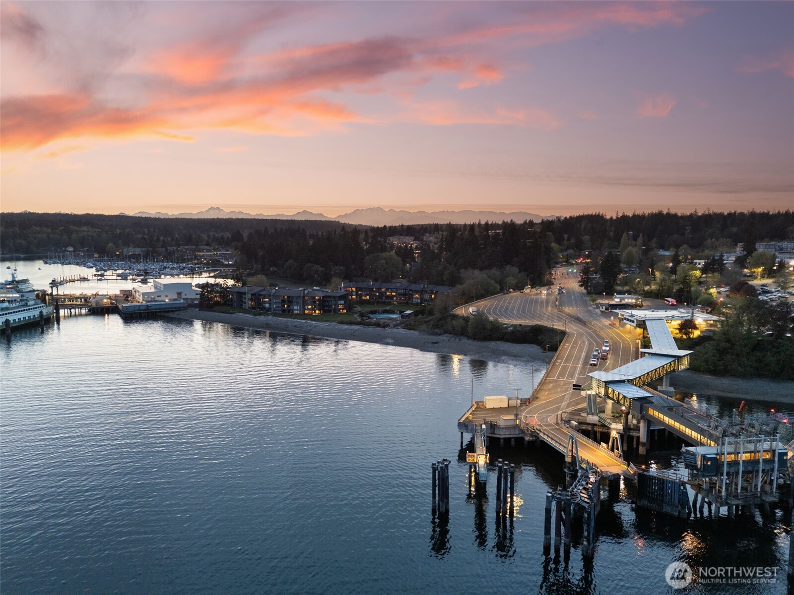 428 Harborview Drive SE