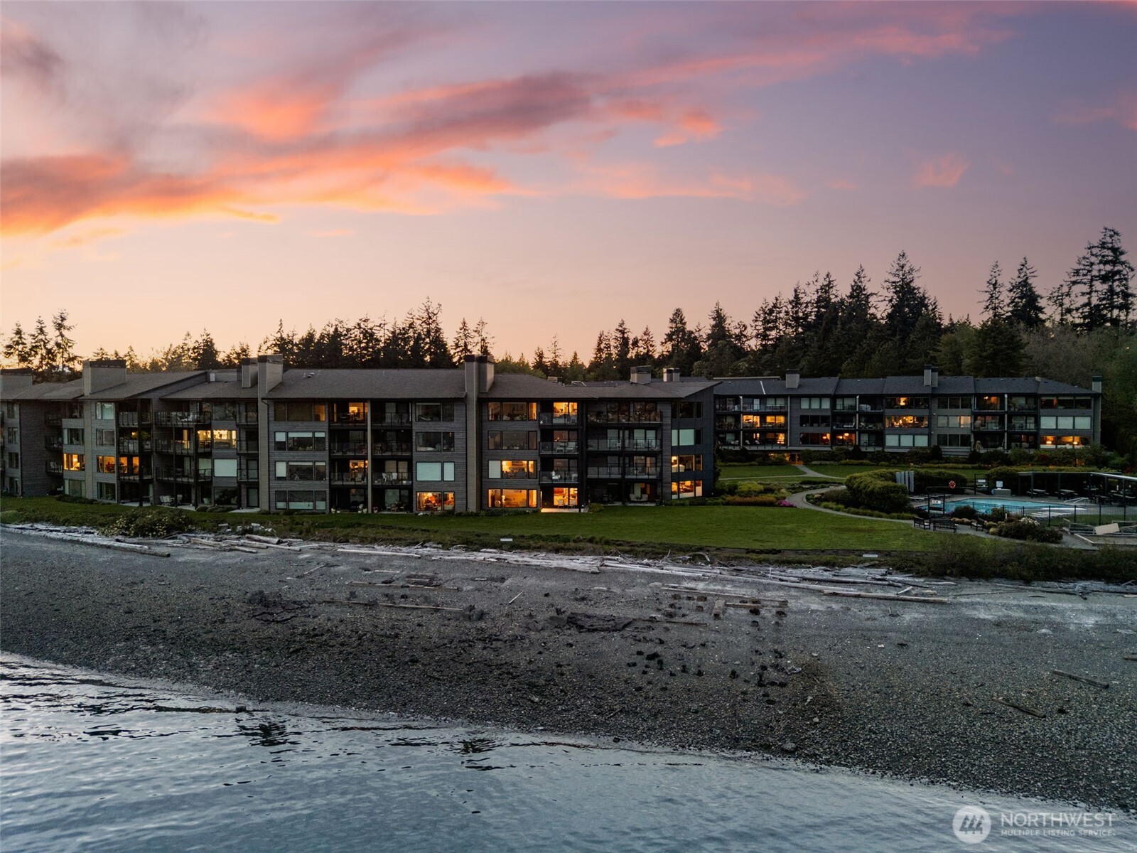 428 Harborview Drive SE