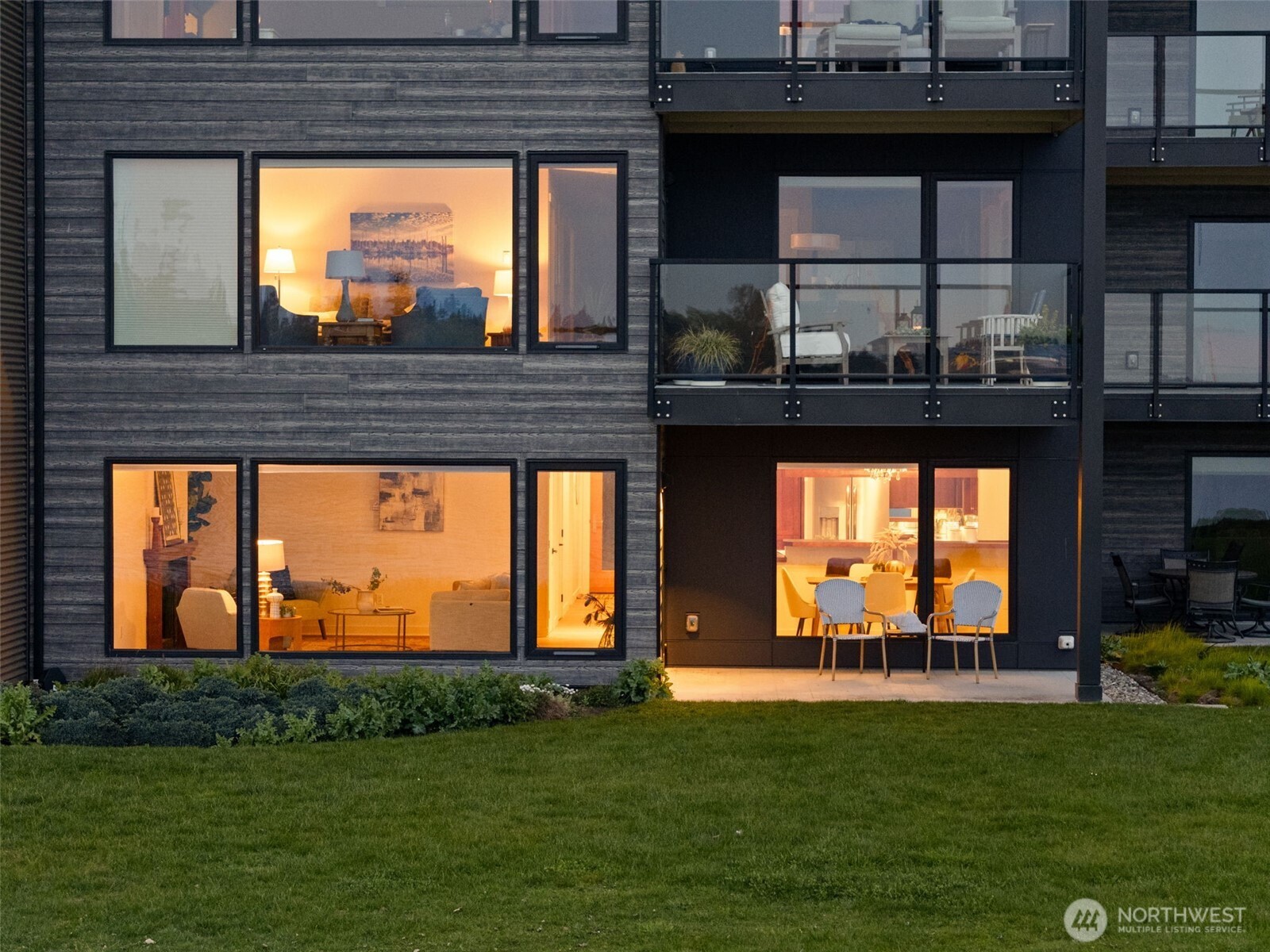 428 Harborview Drive SE