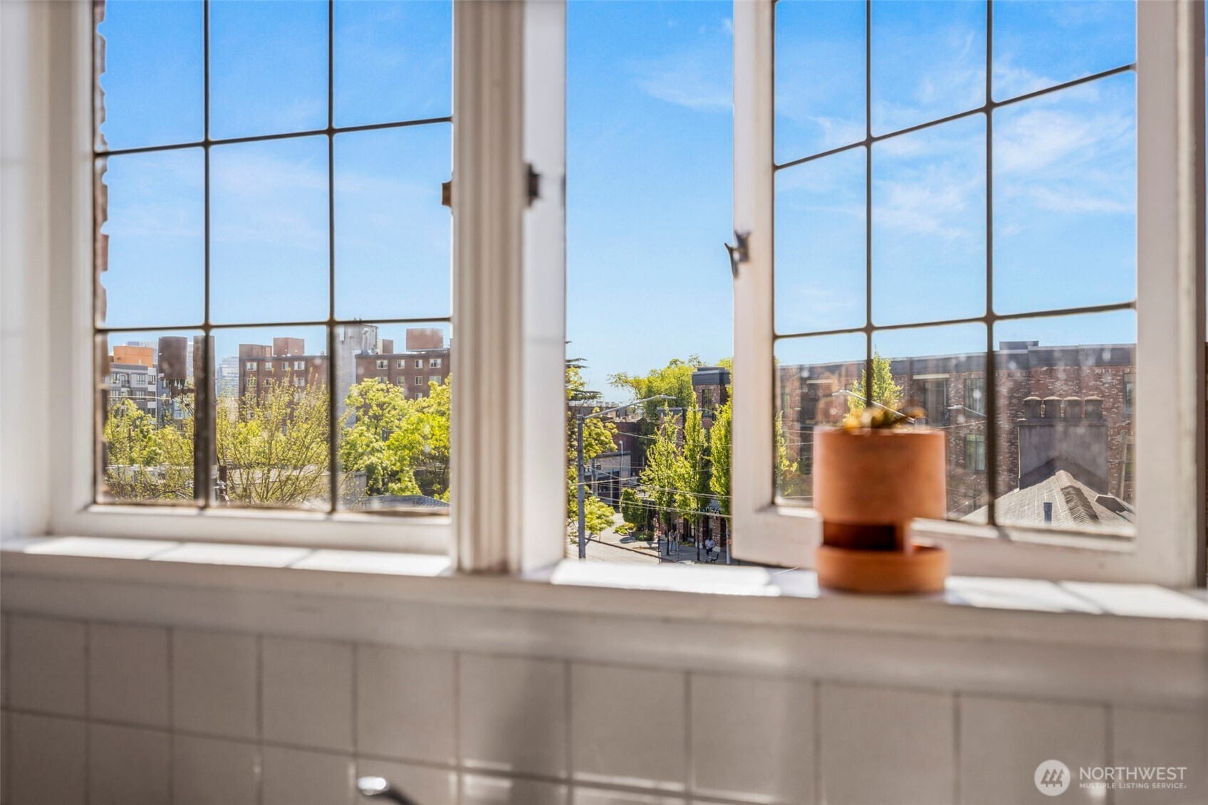 1014 E Roy Street Unit: 35