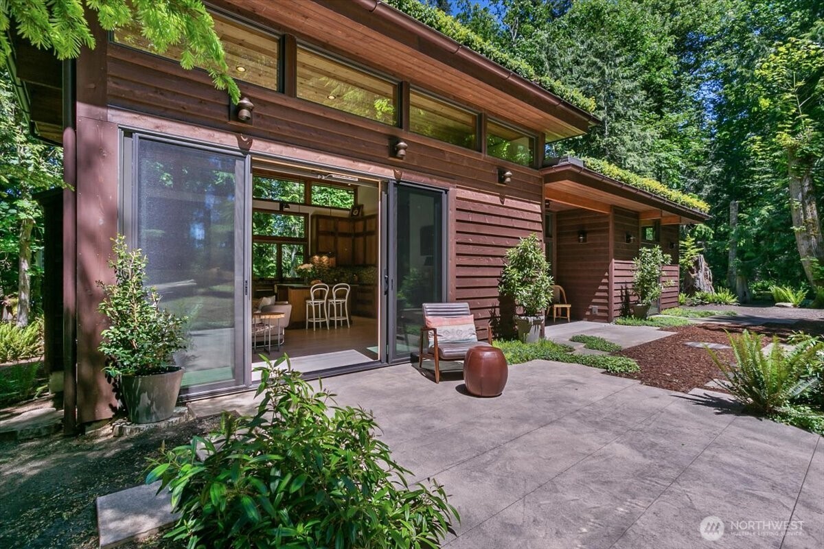 1103 E Ludlow Ridge Road