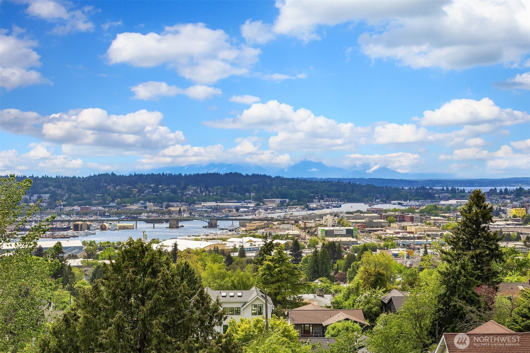 4403 Greenwood Avenue N Unit: 301