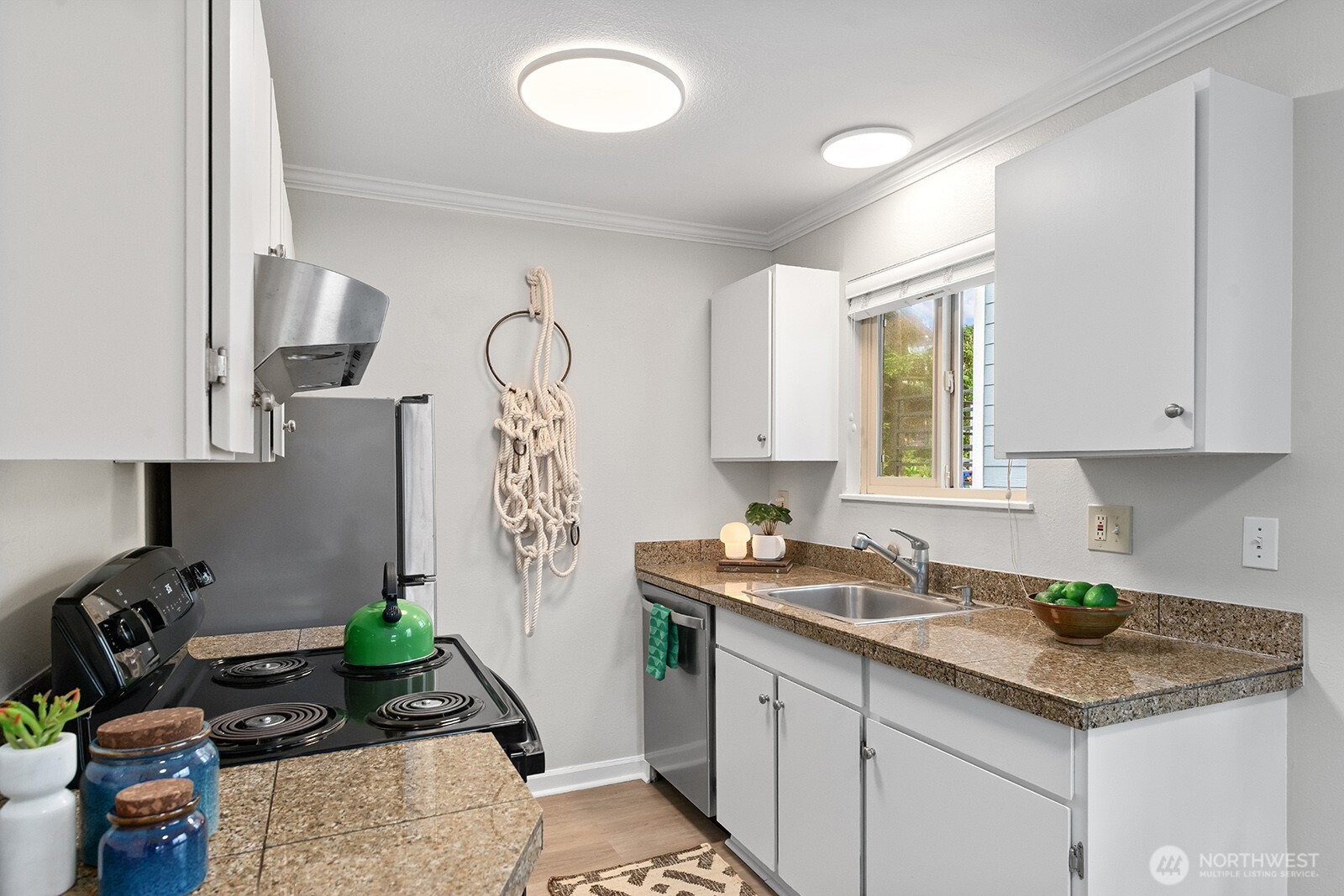 6557 4th Avenue NE Unit: 9