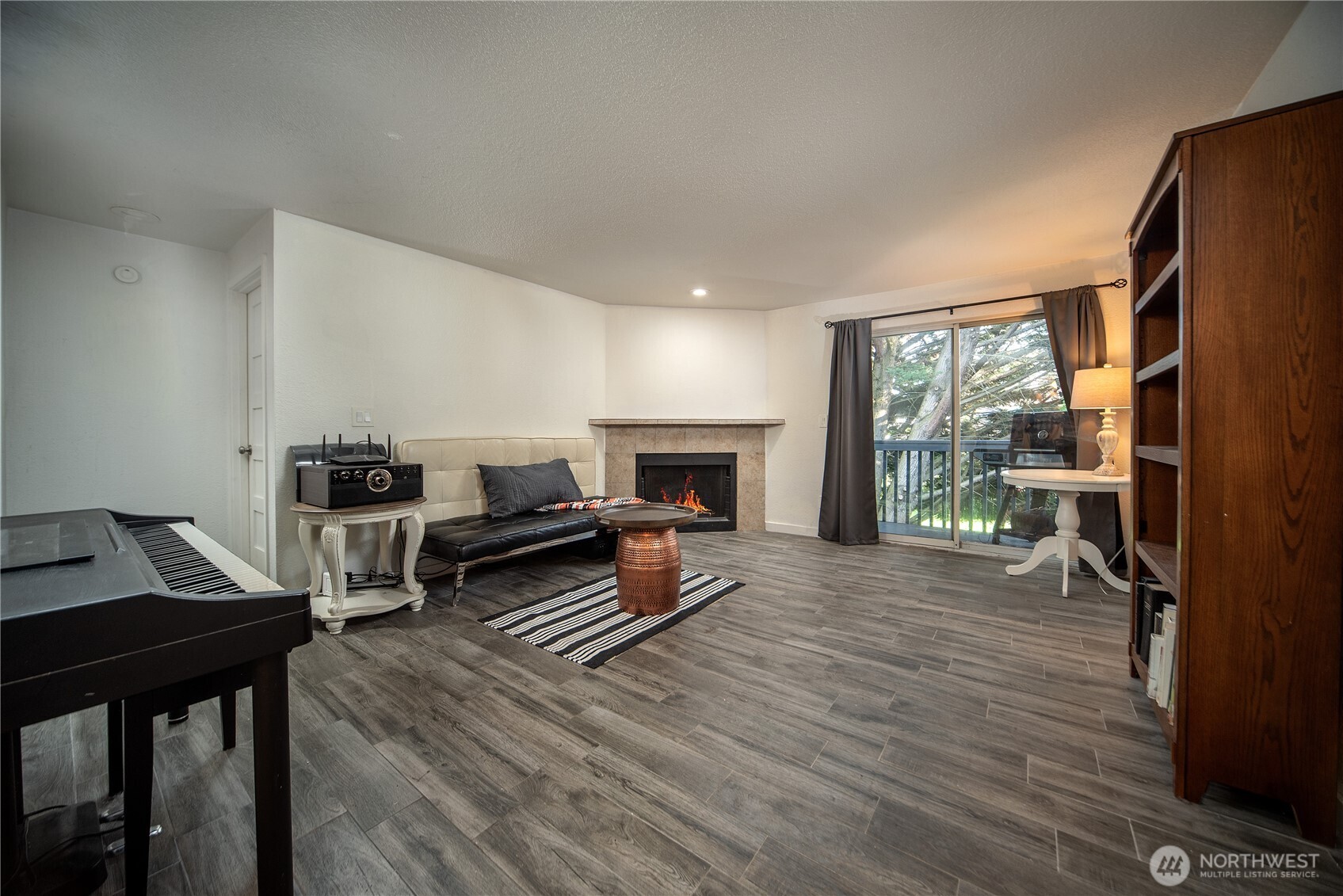 16817 Larch Way Unit: D206