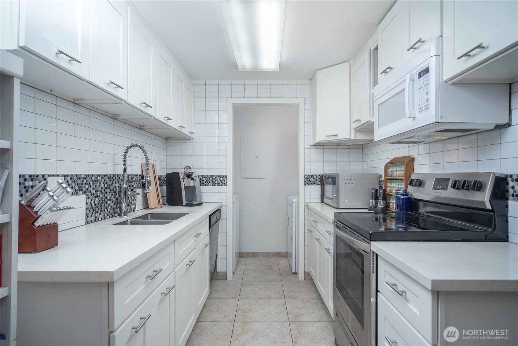 16817 Larch Way Unit: D206
