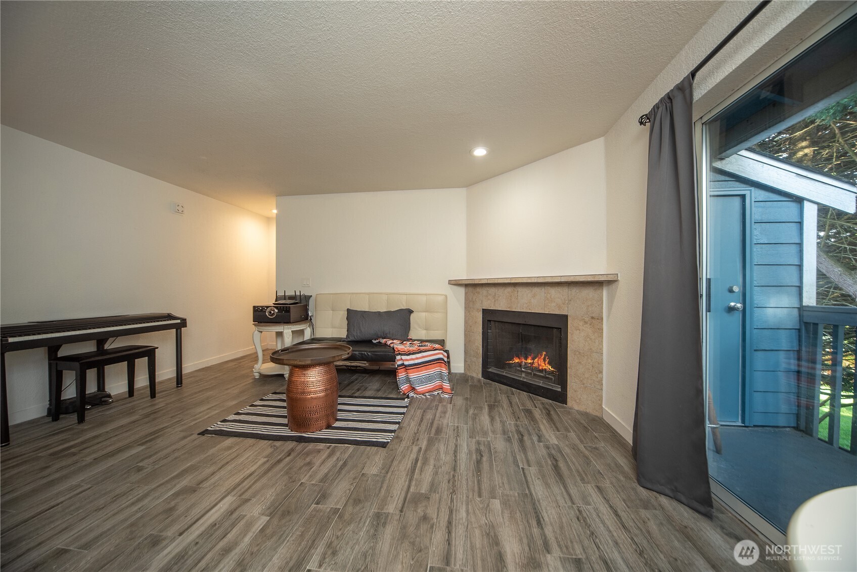 16817 Larch Way Unit: D206