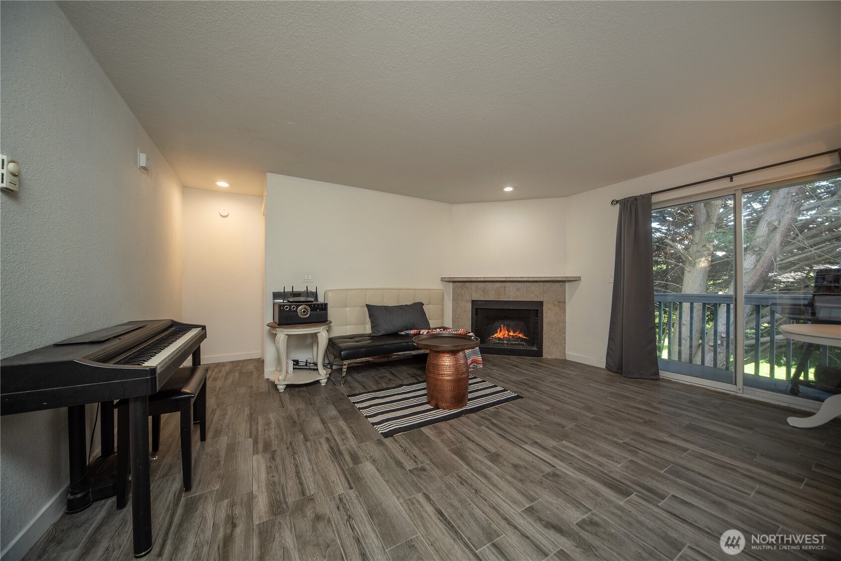 16817 Larch Way Unit: D206