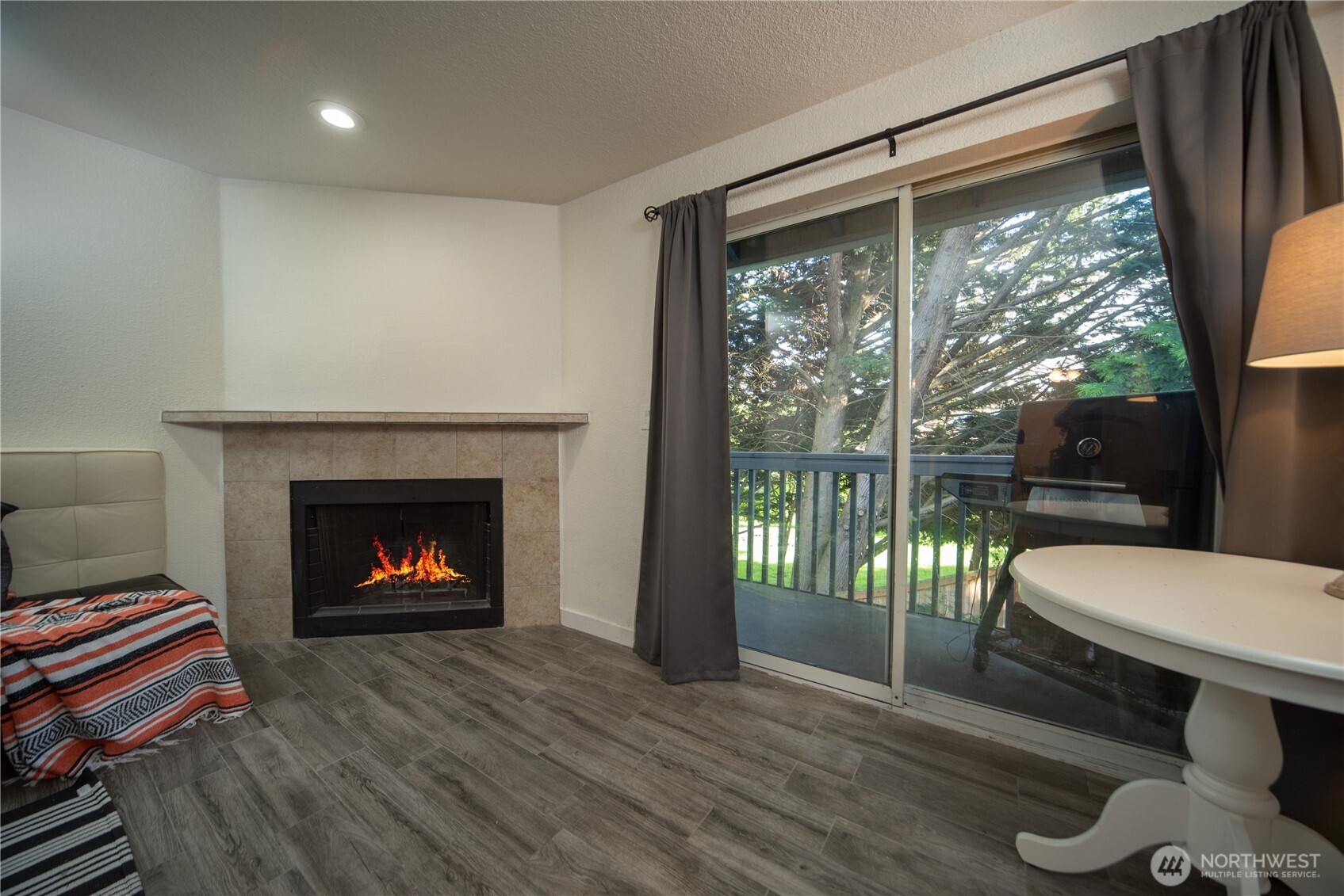 16817 Larch Way Unit: D206