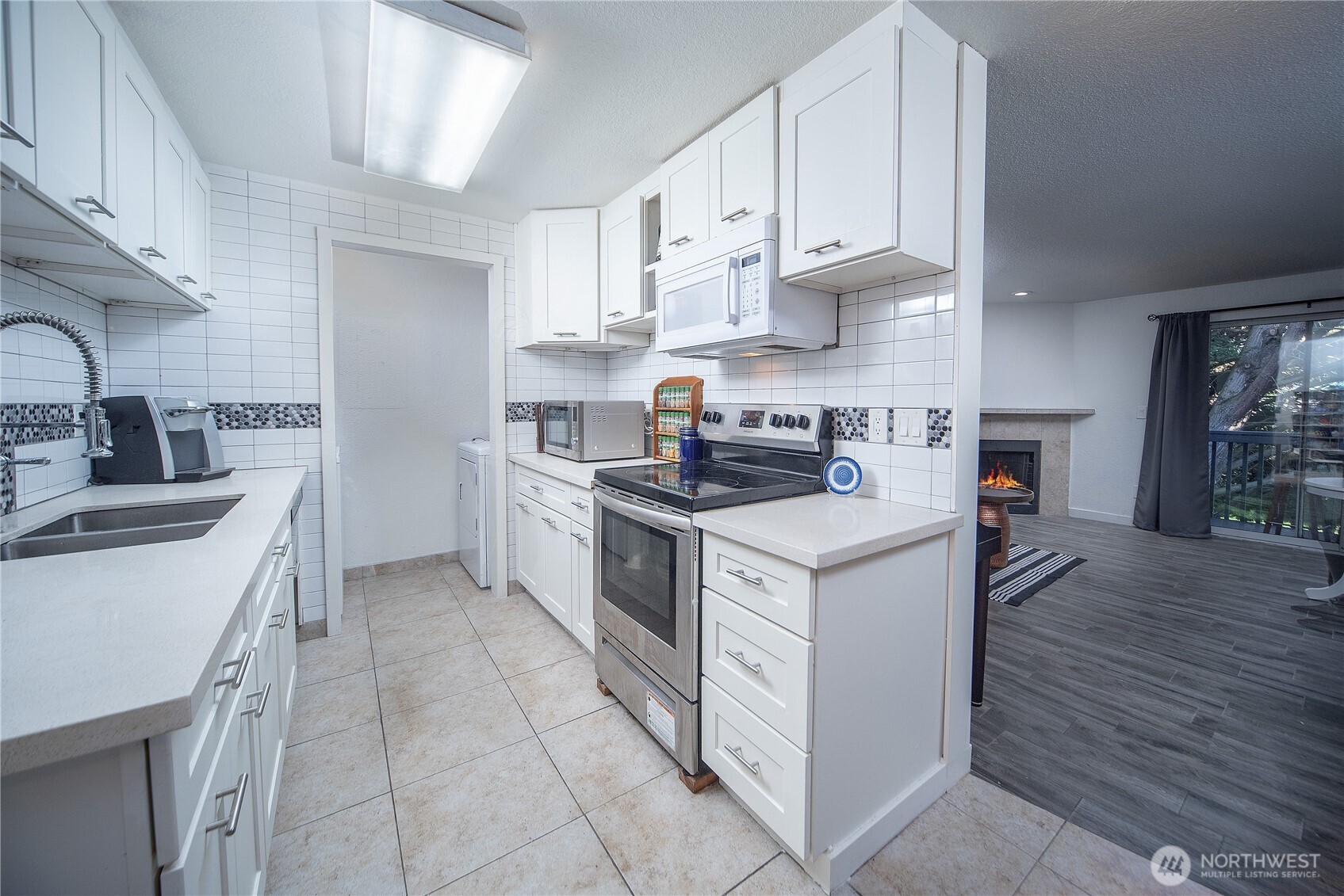 16817 Larch Way Unit: D206