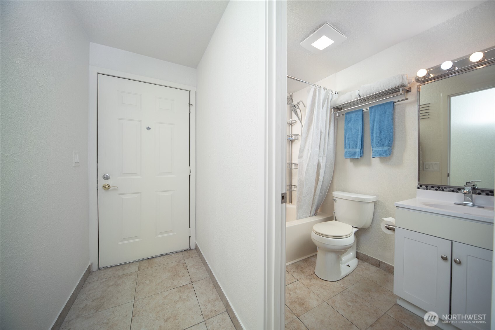 16817 Larch Way Unit: D206