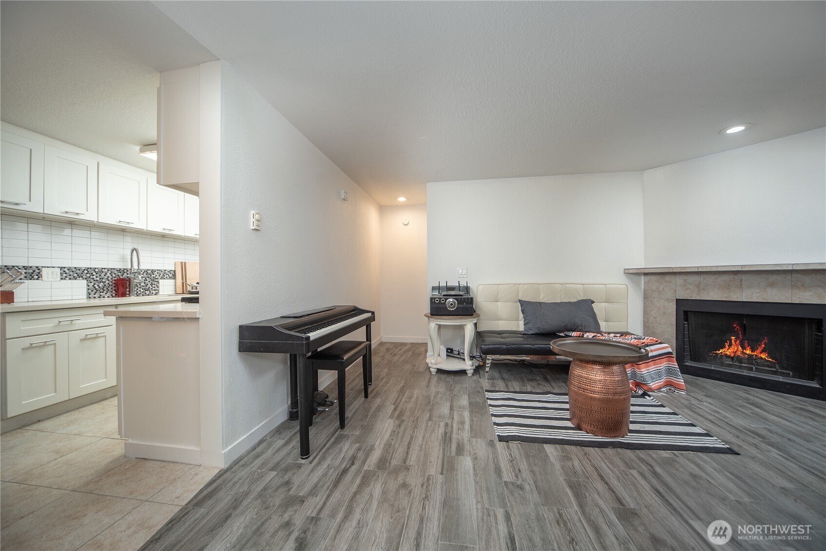16817 Larch Way Unit: D206