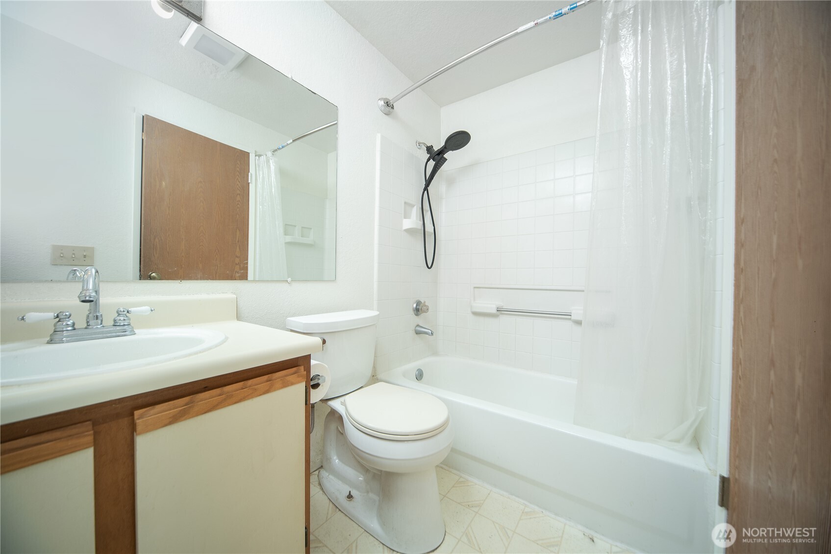 16817 Larch Way Unit: D206