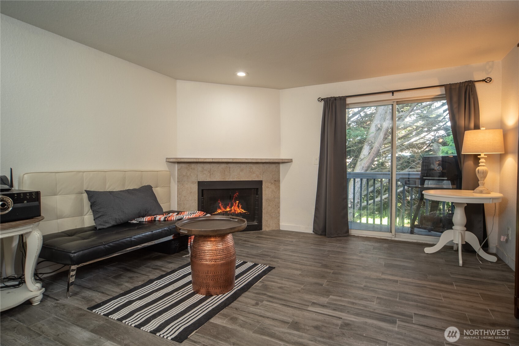 16817 Larch Way Unit: D206