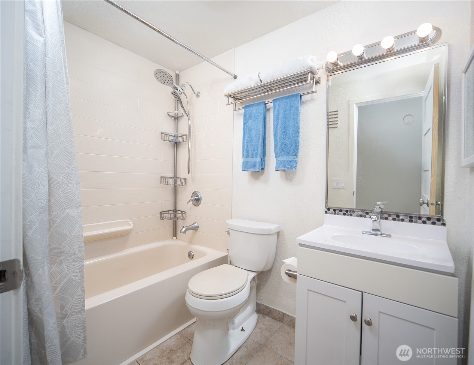 16817 Larch Way Unit: D206