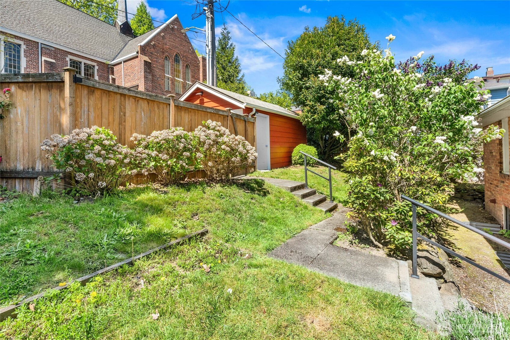8205 19th Avenue NE