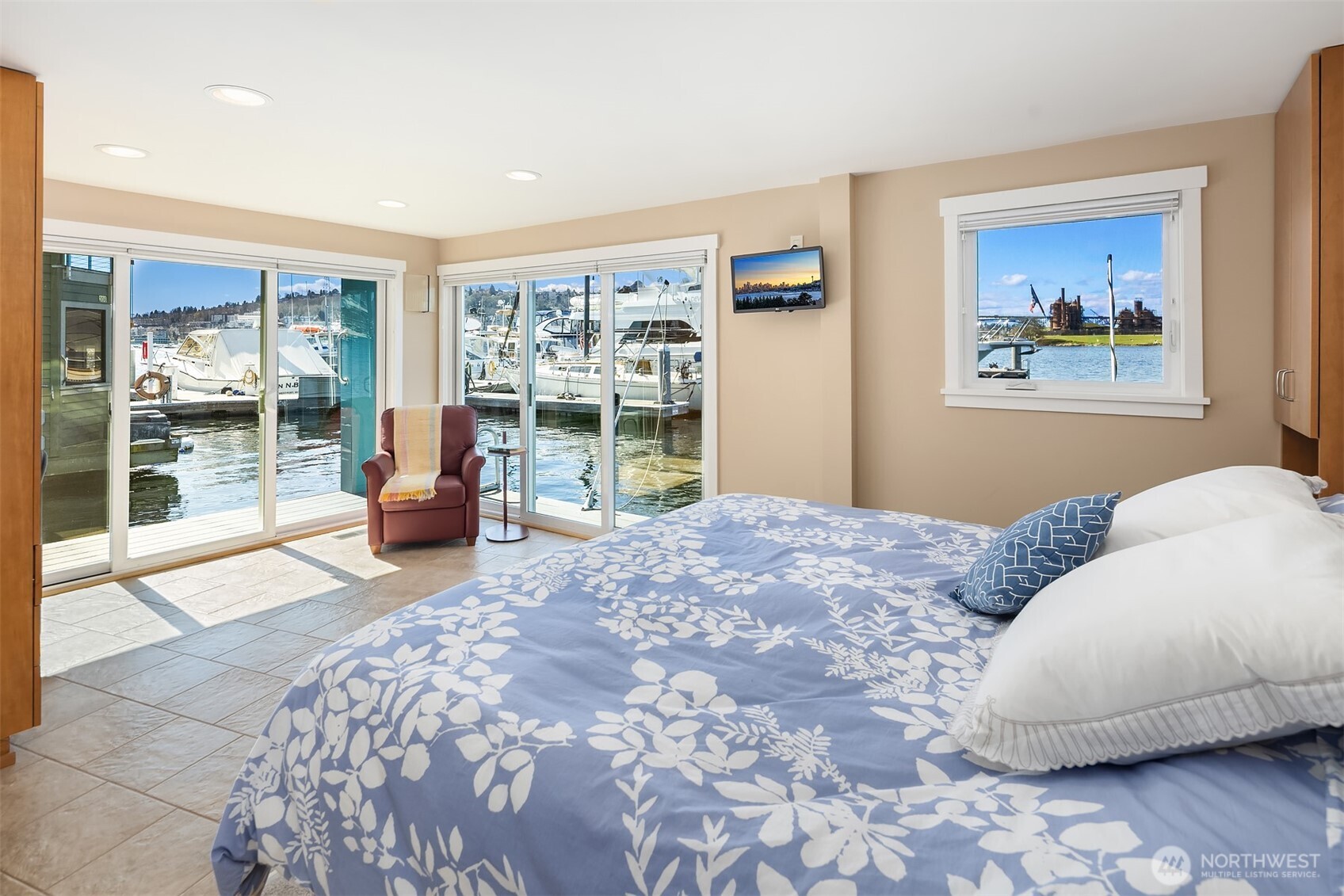 10 E Roanoke Street Unit: 2