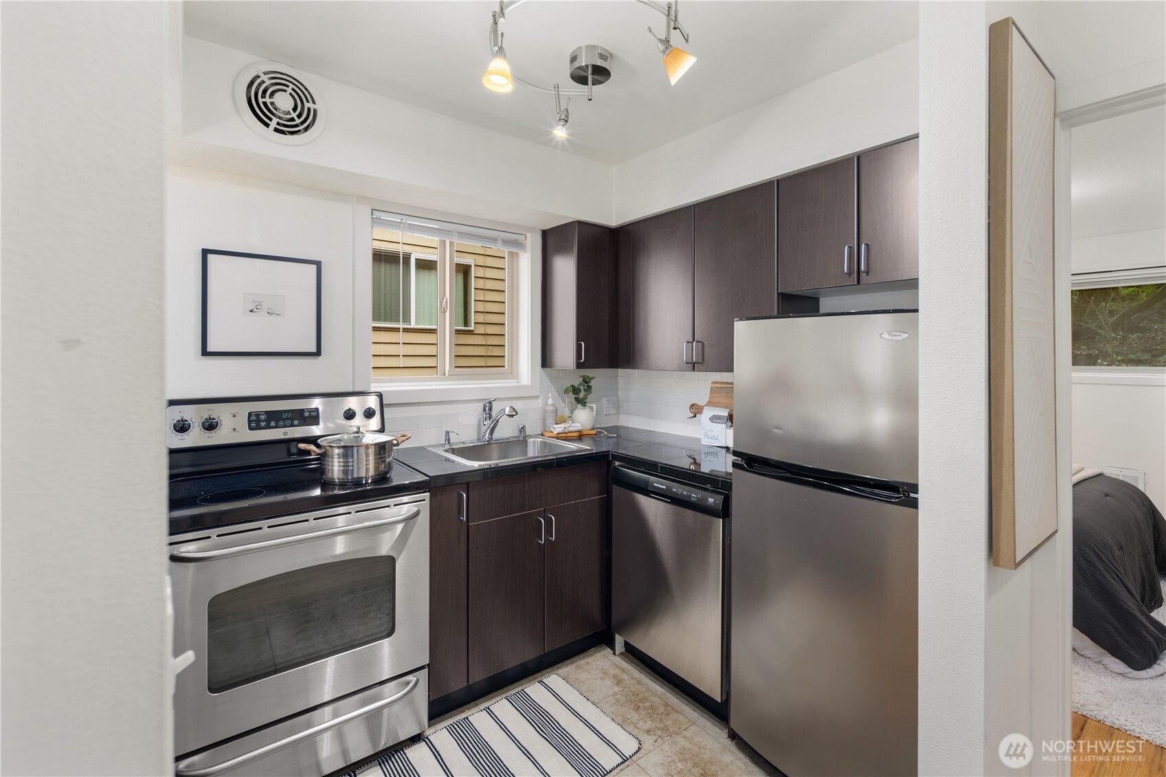 7106 California Avenue SW Unit: 101