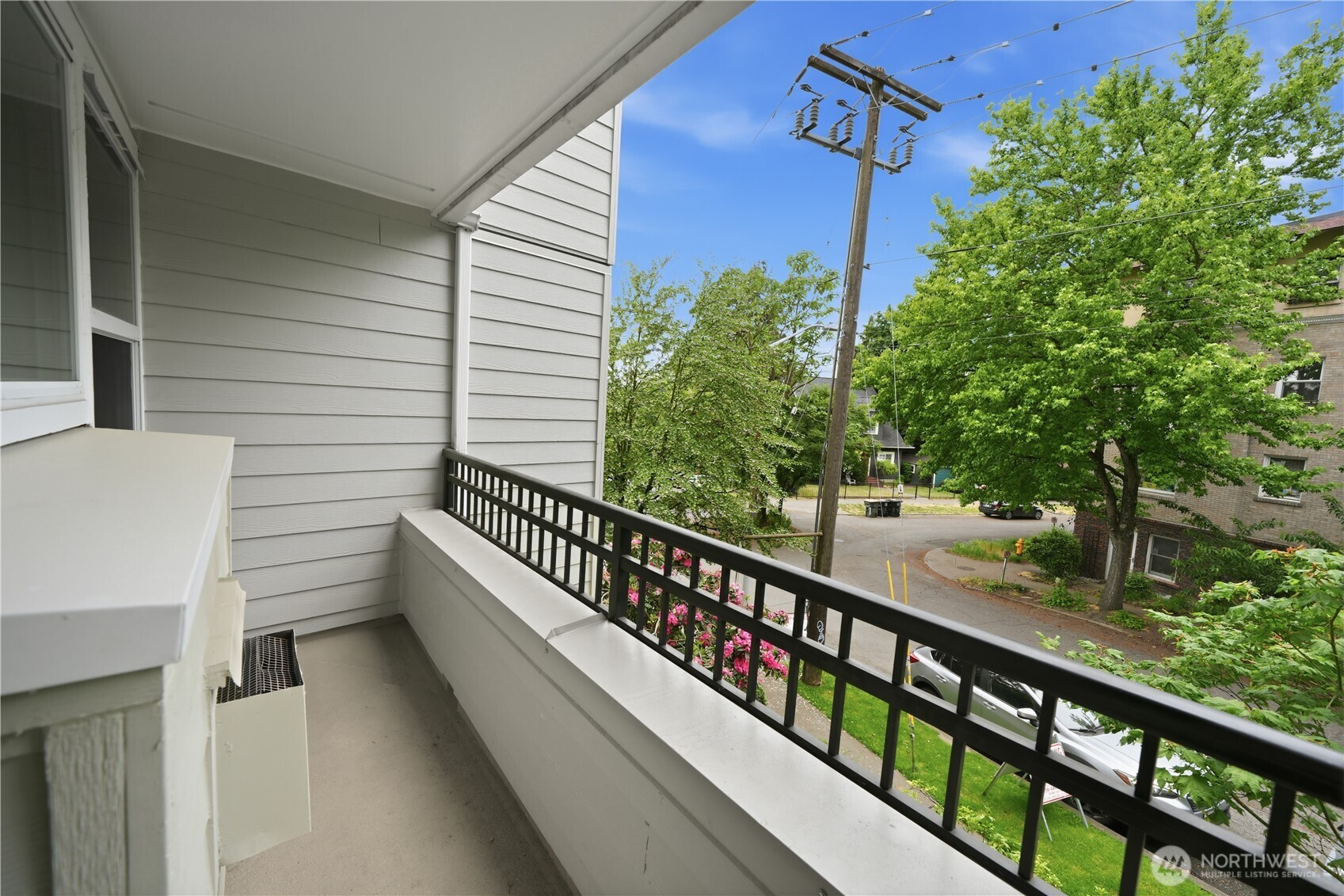 232 Belmont Avenue E Unit: 202