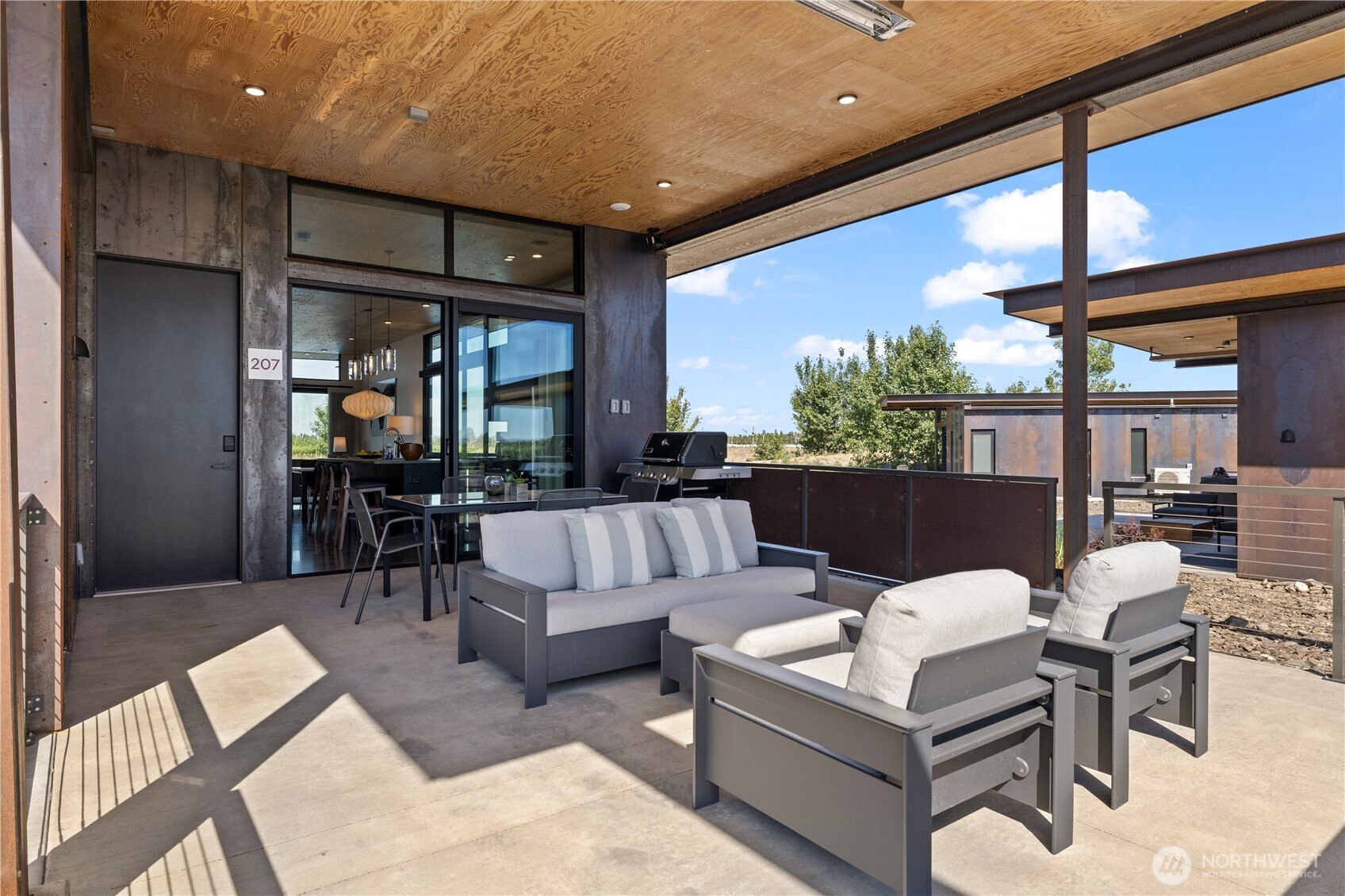 207 Vista Pointe Drive NW