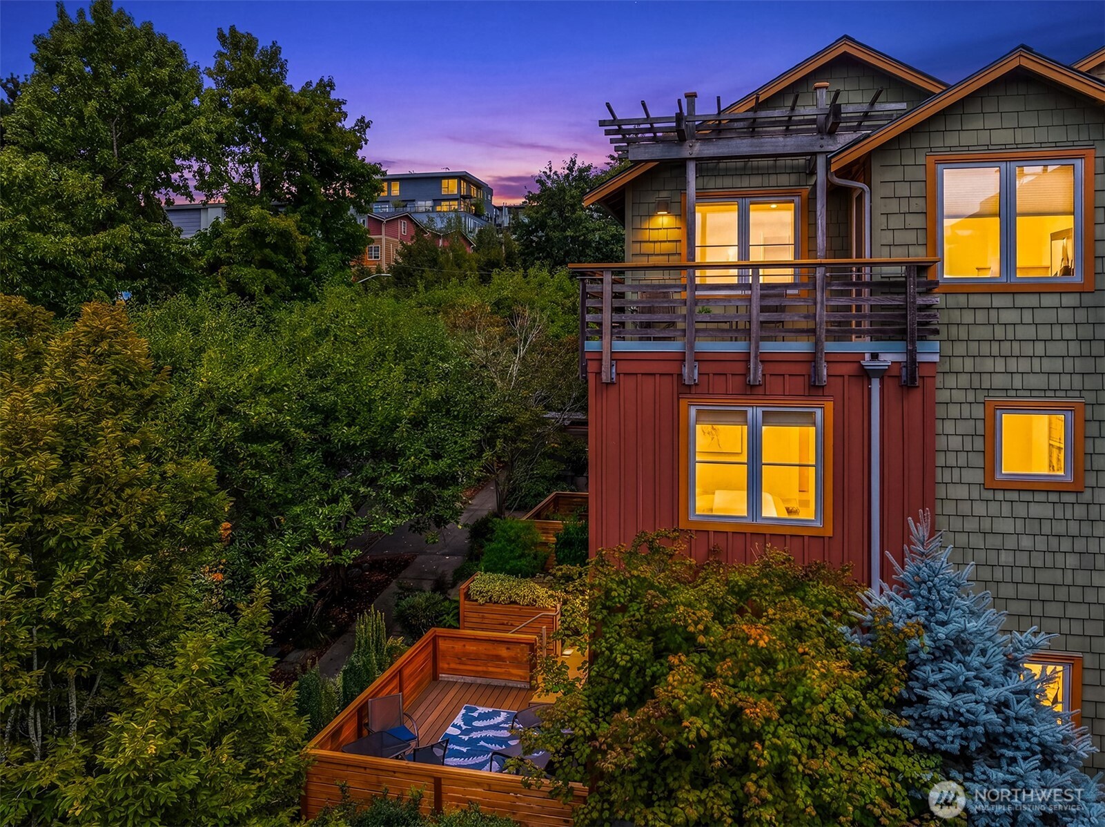 3824 Evanston Avenue N Unit: 11