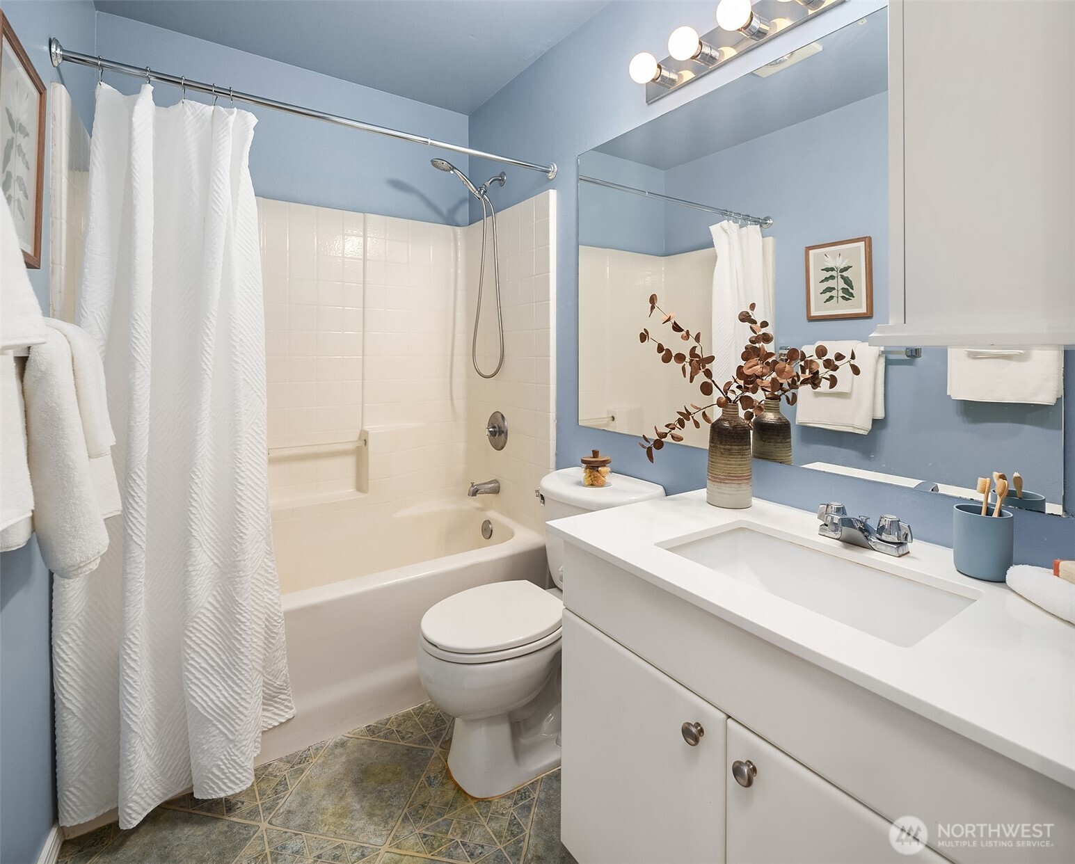 323 Queen Anne Avenue N Unit: 217